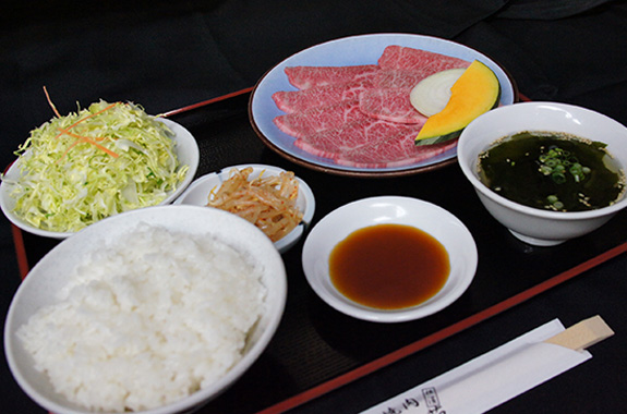 和牛上霜降りカルビ定食